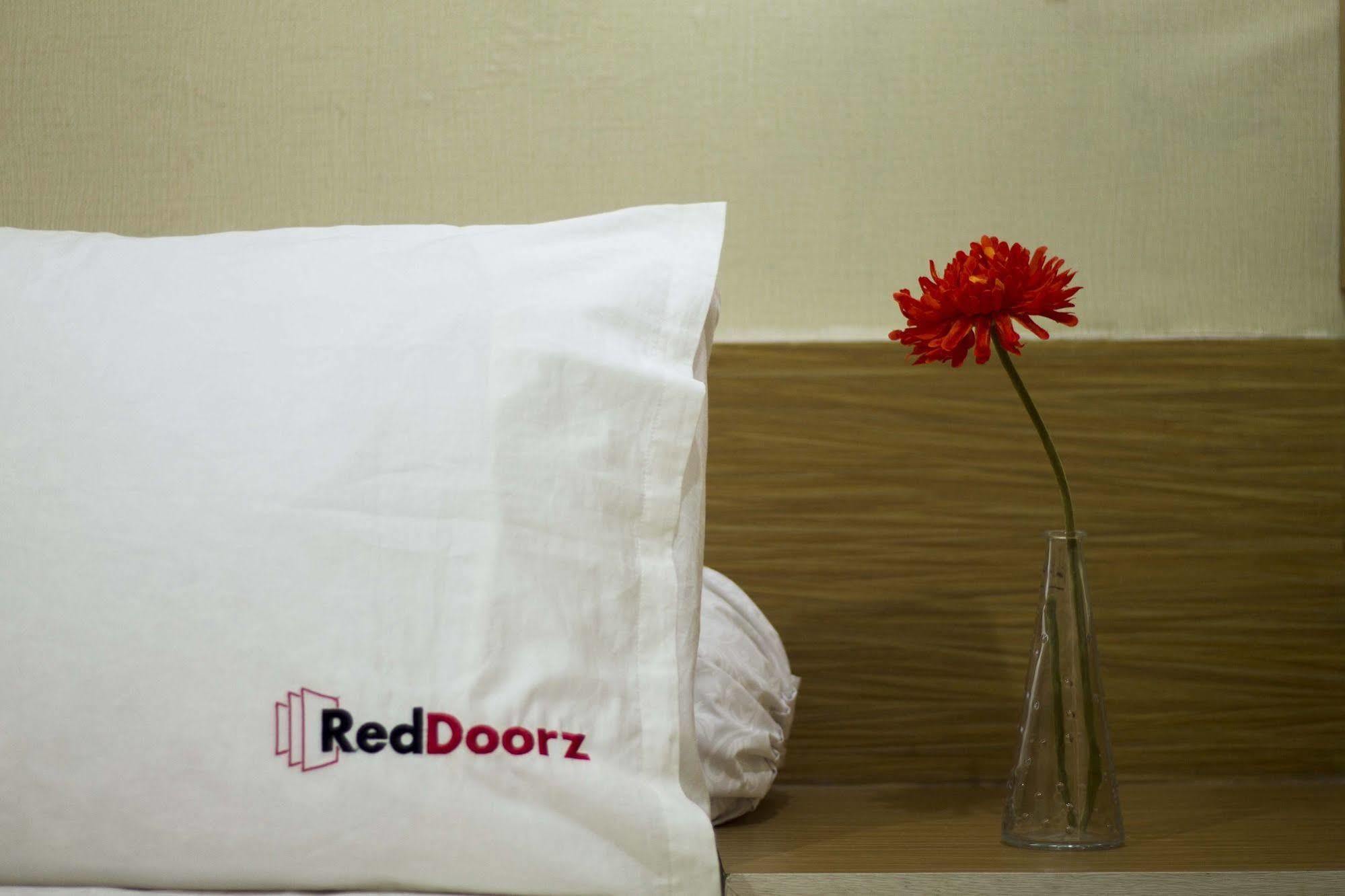 Reddoorz Plus @ Setiabudi Eight Cakarta Dış mekan fotoğraf